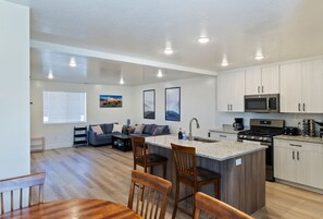 Interior - 3BR Basecamp~Trails~Propane Grill & Pet Friendly (Cedar City)