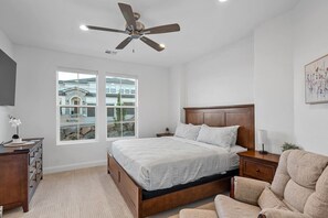 Travel cot, WiFi, bed sheets