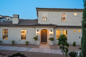 Exterior detail - Heated Pool • Hot Tub • Pickleball • Near Zion (Washington)