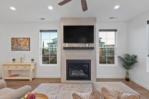 TV - Heated Pool • Hot Tub • Pickleball • Near Zion (Washington)