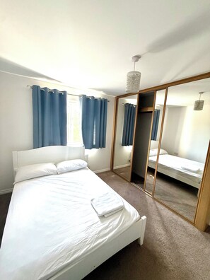 4 slaapkamers, een strijkplank/strijkijzer, wifi, beddengoed