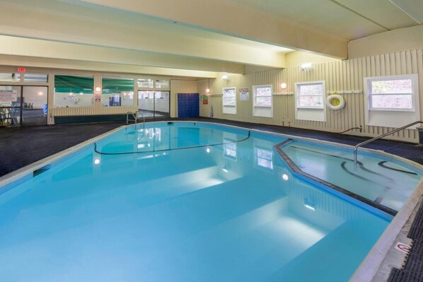Innenpool, beheizter Pool