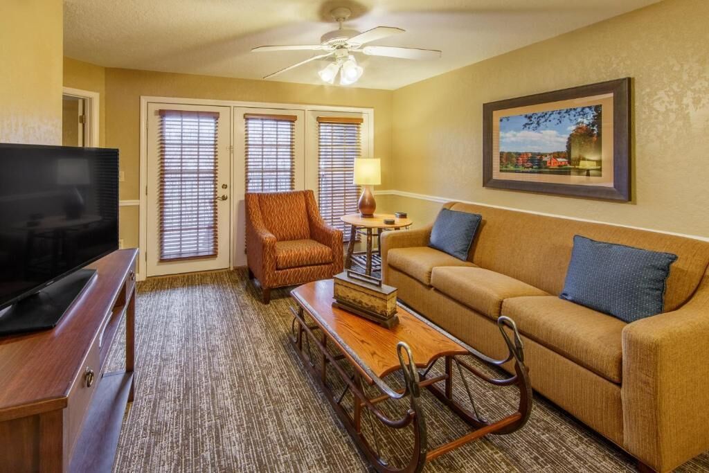 Four 2br Rooms, Fitness Center, Pools, Movie Nights & Game Room Galore - Lee, MA