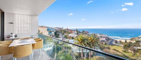 تناول الطعام بالخارج