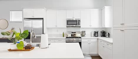 Micro-ondas, fogão, cooktop, lava-louças