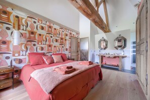 4 Schlafzimmer, Schreibtisch, Bügeleisen/Bügelbrett, Reisekinderbett