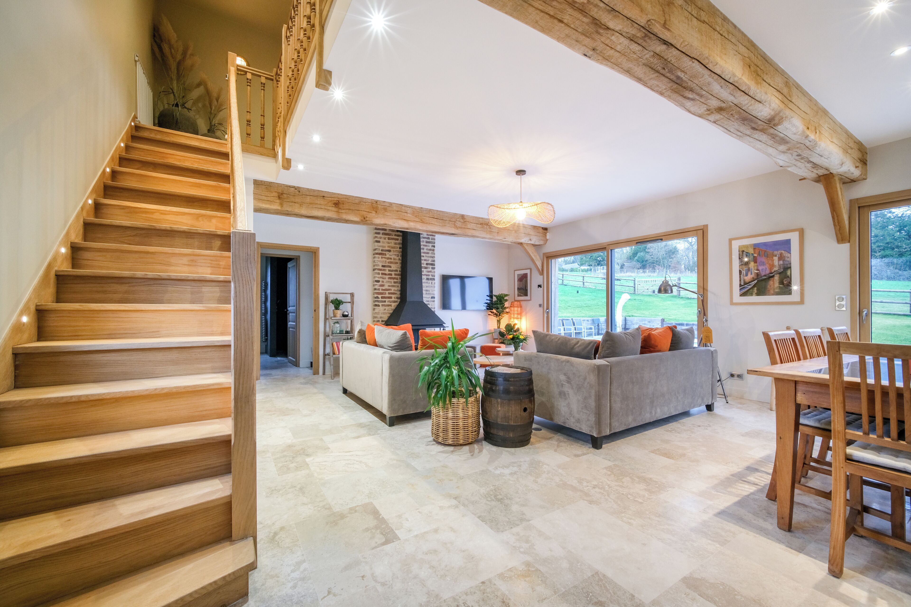 المنشأة من الداخل