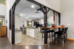 Dining - Sleeps 14~Pool~Games~Dog Friendly~Golf Course View (Temple Terrace)