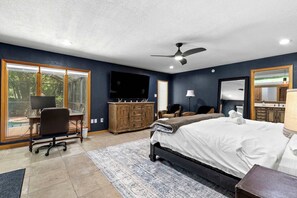 6 bedrooms, desk, iron/ironing board, travel crib - Sleeps 14~Pool~Games~Dog Friendly~Golf Course View (Temple Terrace)