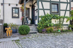 تفاصيل الفندق من الخارج