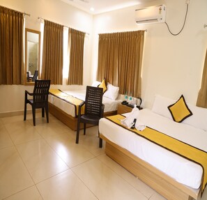 Family Room, Hill View | Egyptian cotton sheets, premium bedding, free WiFi