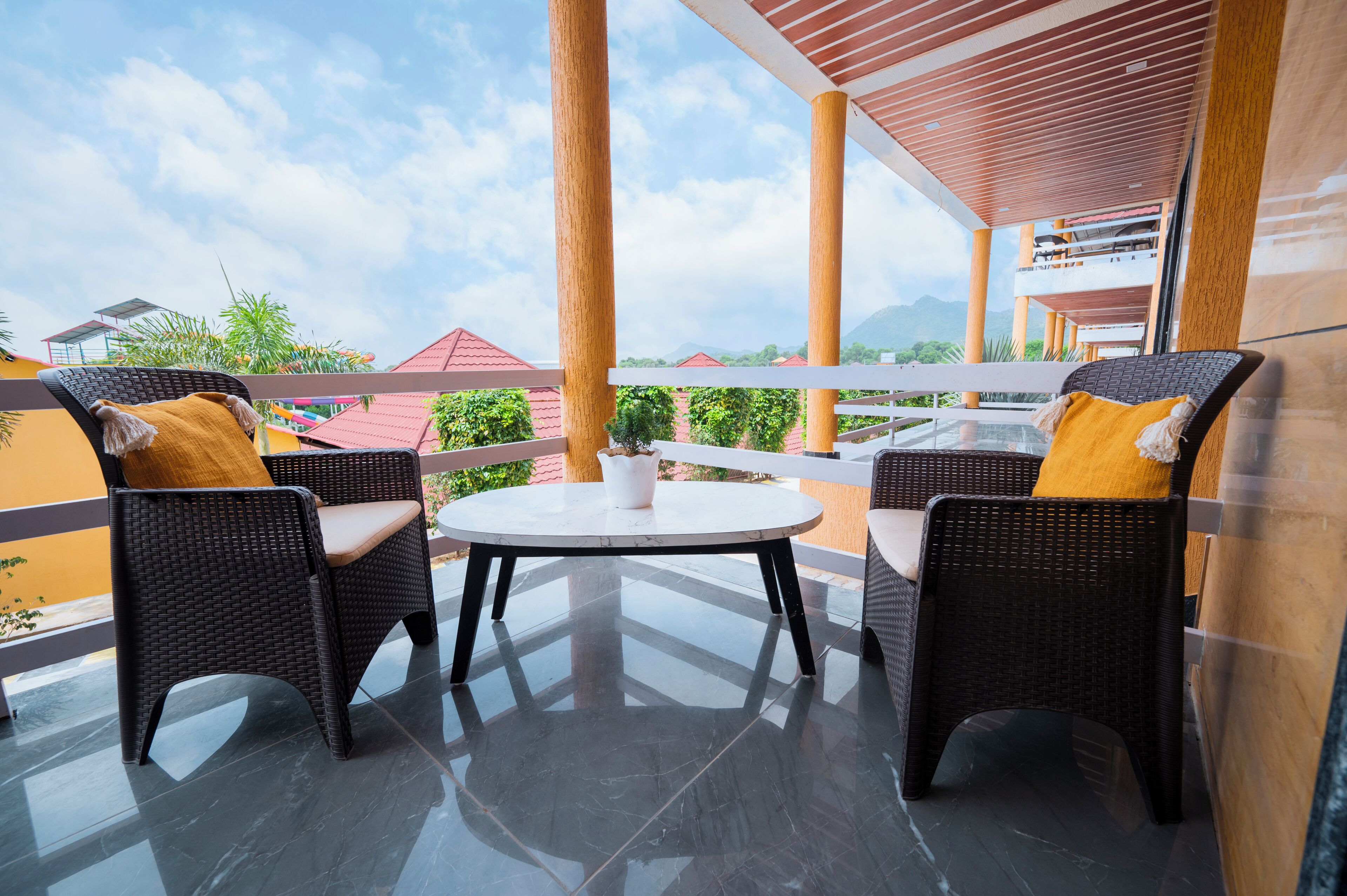 尊贵双人房, 泳池景观 | 阳台