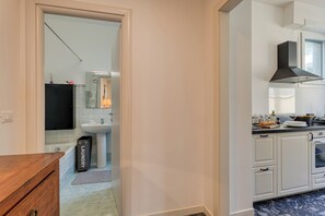 Family Apartment, Multiple Bedrooms (Casa Irene Sanremo Centro Casino) | Private kitchen