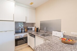 Family Apartment, 1 Bedroom, Microwave, Mountainside (Mijas Golf 1-Bedr, Terrace & shared) | Private kitchen - Mijas Golf 1-bedr, Terrace & Shared Pool (Mijas)