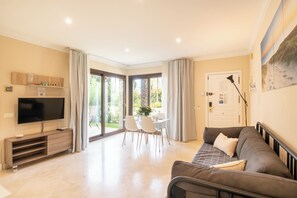 21-inch flat-screen TV with cable channels - Single Homes Mijas Golf (Mijas)