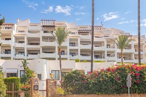Familjelägenhet - 1 sovrum - mikrovågsugn - intill bergen (Mijas Golf 1-Bedr, Terrace & shared) | Exteriör