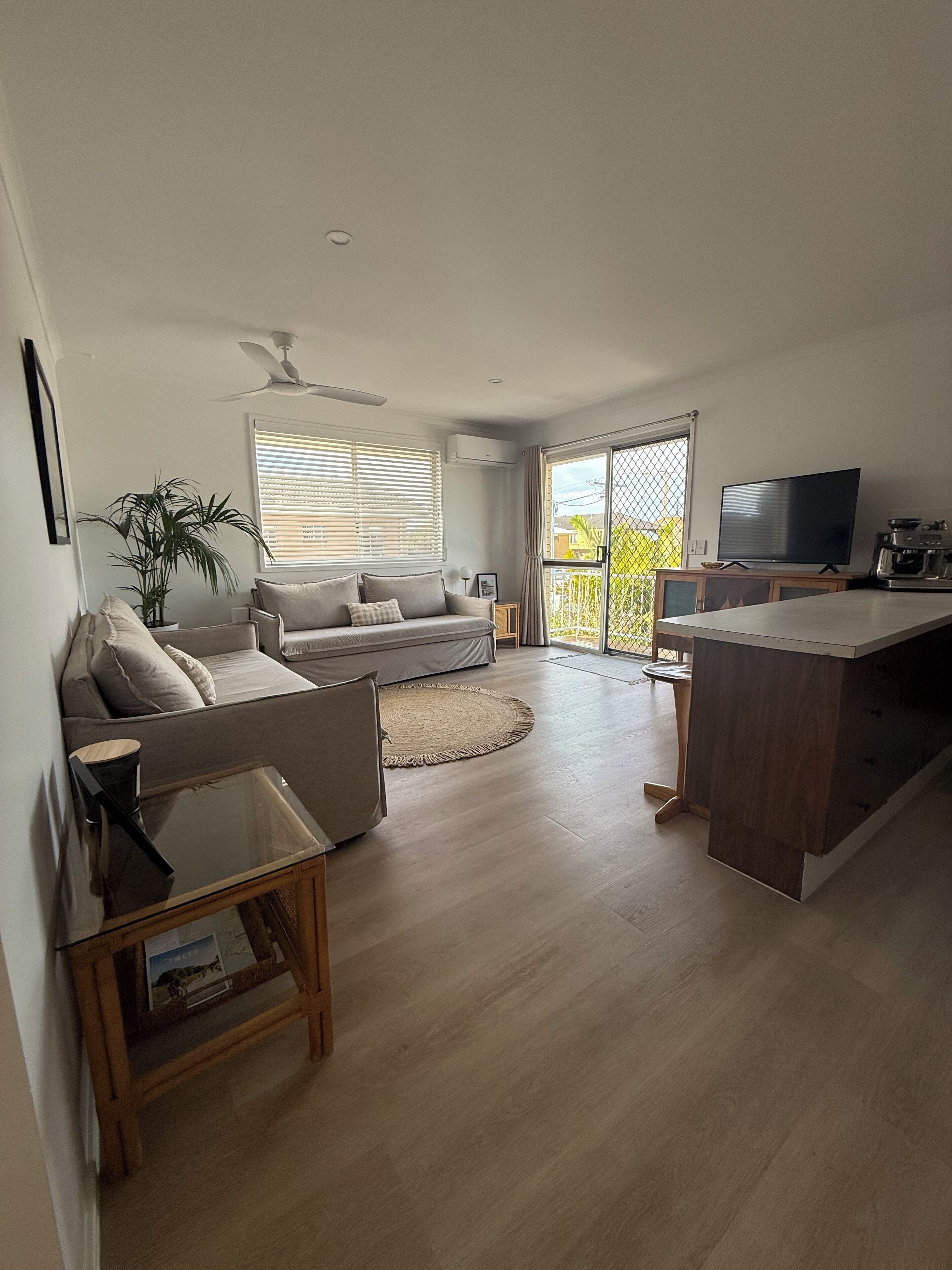 Apartment, 2 Bedrooms, Balcony, Beachside | Living area