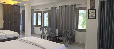 Deluxe Suite, City View