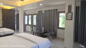 Suite Deluks, pemandangan kota | Ruang kerja ramah laptop dan kedap suara