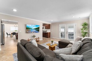 TV, fireplace