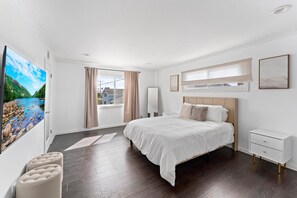 5 bedrooms, iron/ironing board, WiFi, bed sheets