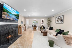 TV, fireplace