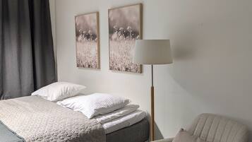 Standard Triple Room | Desk, laptop workspace, blackout curtains, soundproofing