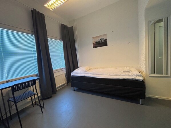 Standard Single Room | Desk, laptop workspace, blackout drapes, soundproofing