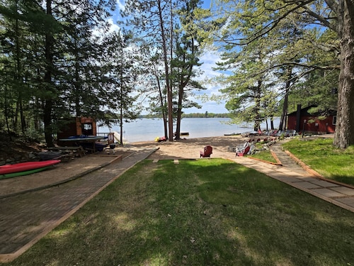 Shady Rest Cabin #12, Brand-New 4-Bedroom Lakeside Cottage