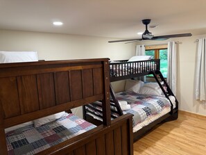 4 bedrooms, free WiFi, bed sheets