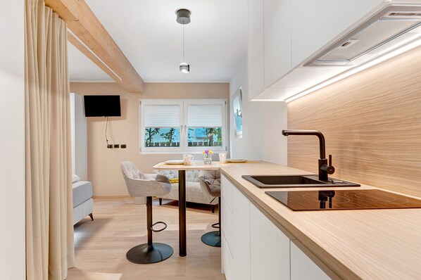 Kühlschrank, Herdplatte, Geschirrspüler