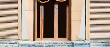 House | Reception