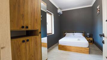 2 bedrooms, iron/ironing board, WiFi