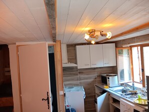 Een magnetron, een oven, een kookplaat
