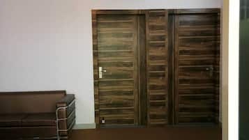 32–tuumainen taulutelevisio, jossa kaapelikanavat