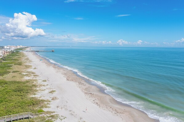 På stranden