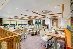 House | Dining - Palette Magarpatta City (Pune)