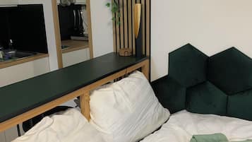 2 bedrooms, desk, WiFi, bed sheets