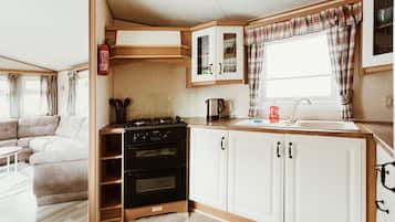 KĂŒhlschrank, Mikrowelle, Ofen, Herdplatte