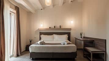 6 bedrooms, iron/ironing board, internet, bed sheets