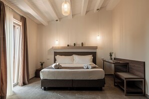 6 slaapkamers, een strijkplank/strijkijzer, internet, beddengoed