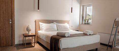 6 bedrooms, iron/ironing board, Internet, bed sheets