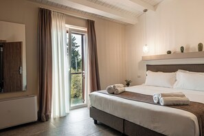 6 slaapkamers, een strijkplank/strijkijzer, internet, beddengoed