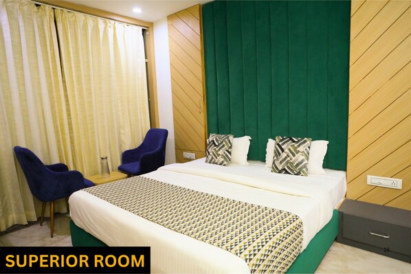 Superior tweepersoonskamer, 1 kingsize bed, uitzicht op stad | Een bureau, een laptopwerkplek, gratis wifi