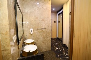 Salle de bain partagée