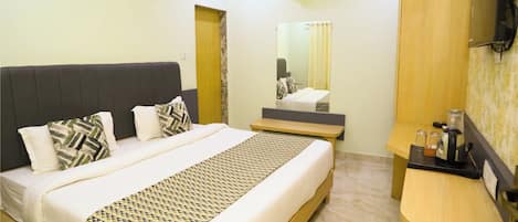 Desk, laptop workspace, free WiFi