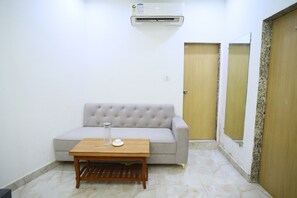 Superior Double Room, 1 King Bed, City View | Desk, laptop workspace, free WiFi - Hotel Shree Khodiyar By Rangoli Udaipur (Udaipur)