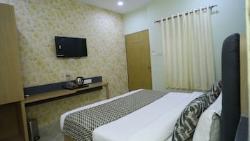 Deluxe Double Room | Desk, laptop workspace, free WiFi