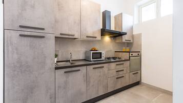 Frigorifero, microonde, forno, lavastoviglie