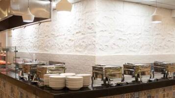 Villa, 4 Bedrooms, Private Pool, Garden View | Dining